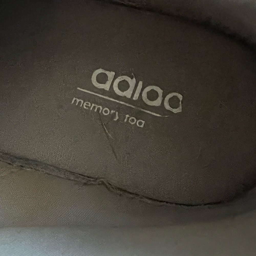 Adidas Women’s Gray and Silver Running Shoes with Cloud Foam, size 9 - Picture 7 of 7